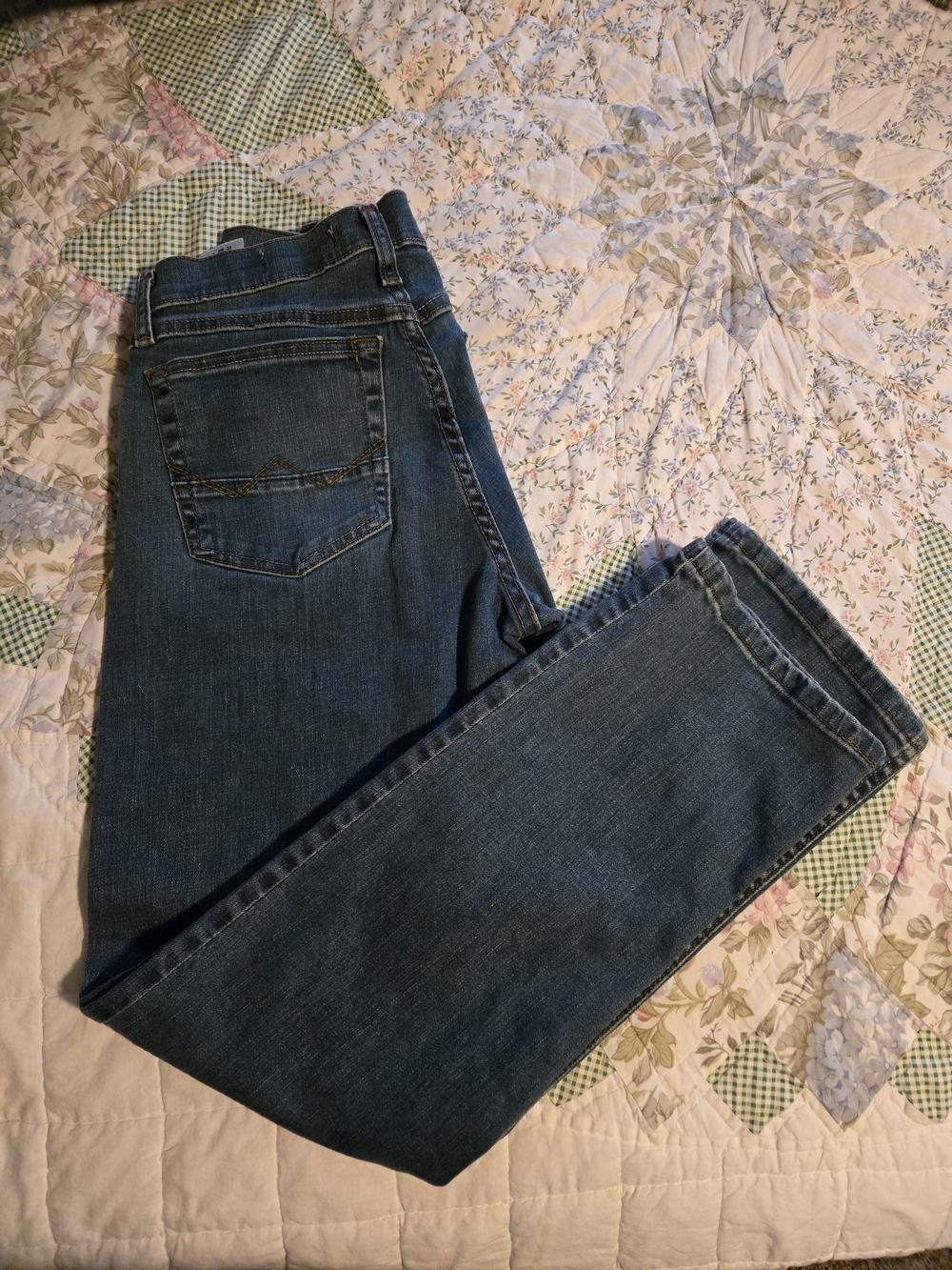 Wrangler Men's Straight Leg Jeans in Classic Blue Wash